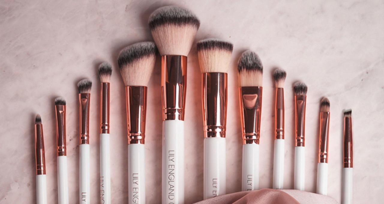 The 12 Best Makeup Brushes: How to Use Them – Lily England